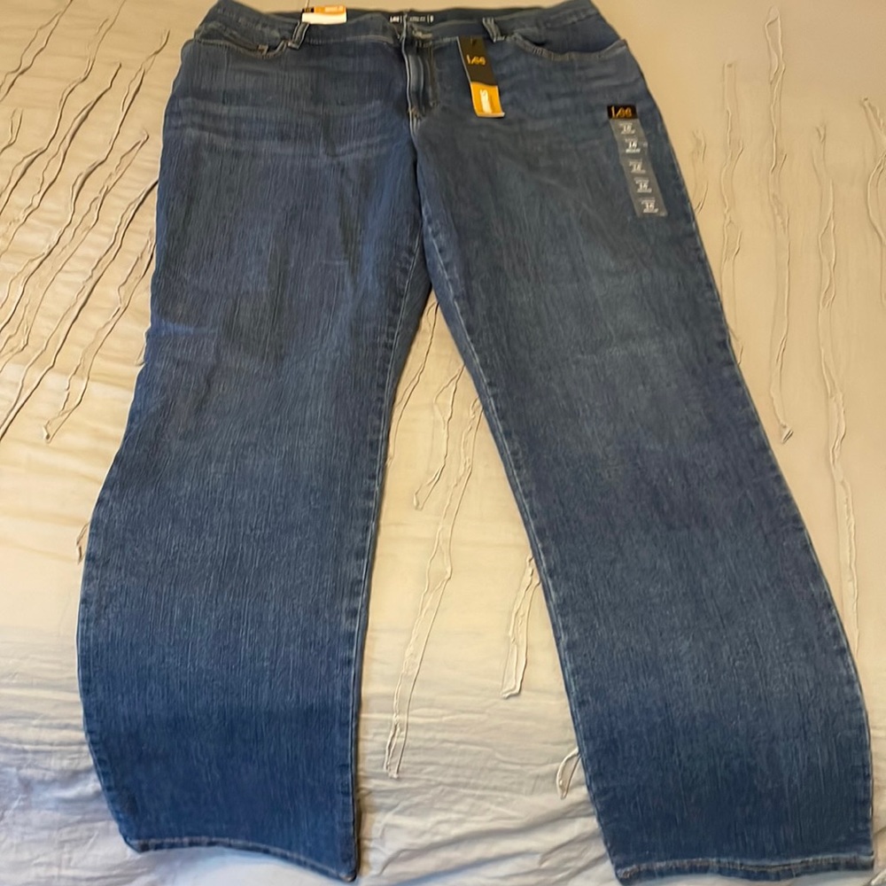 Women’s Levi straight leg jeans